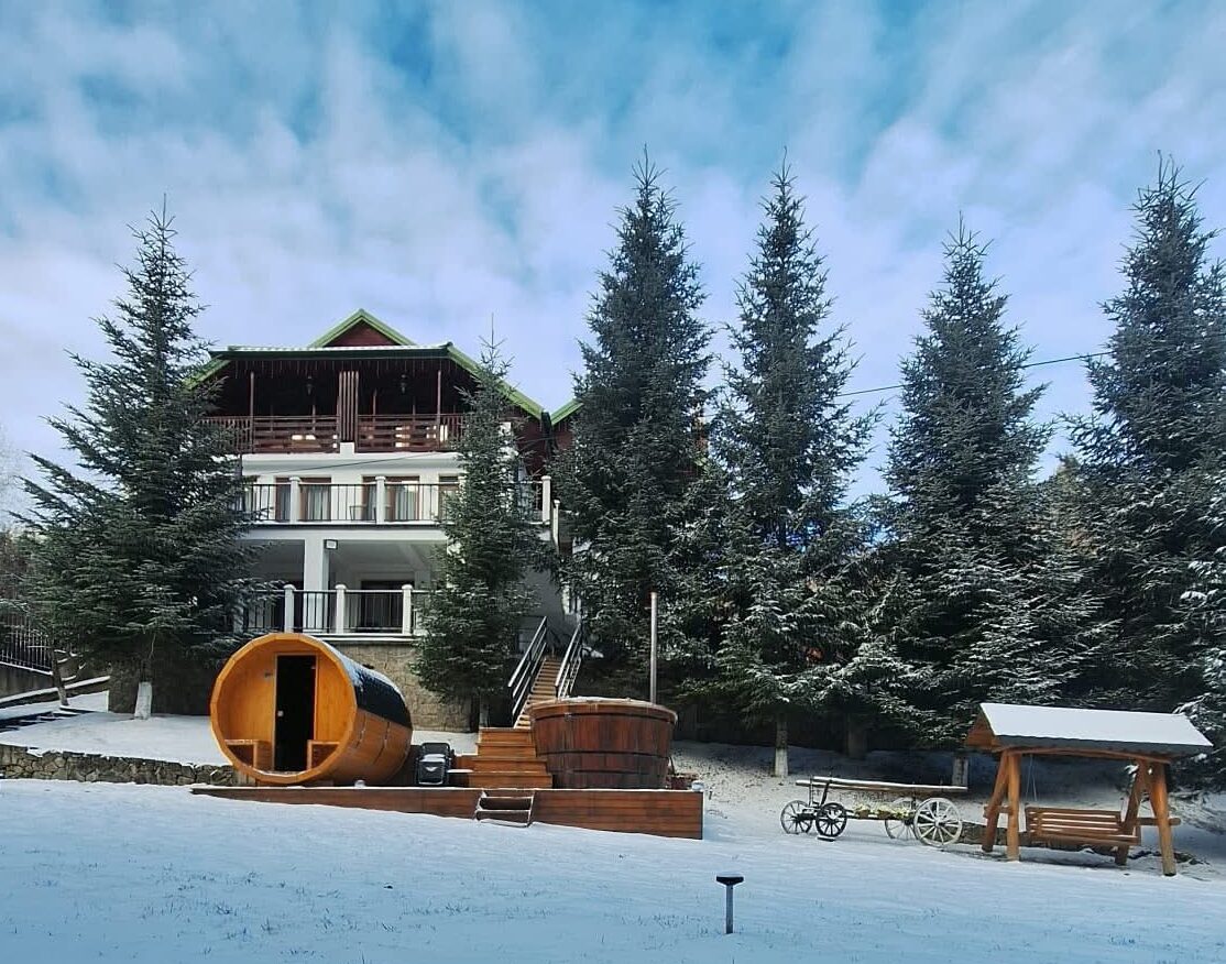 Vedere panoramică Ceahlău la răsărit